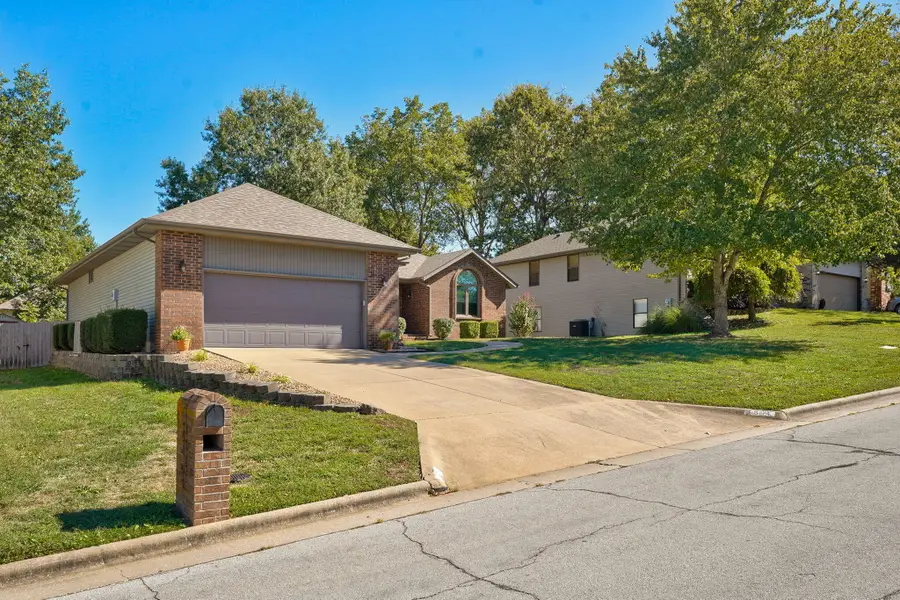 5594 S Newton Avenue, Springfield, MO 65810 - #2