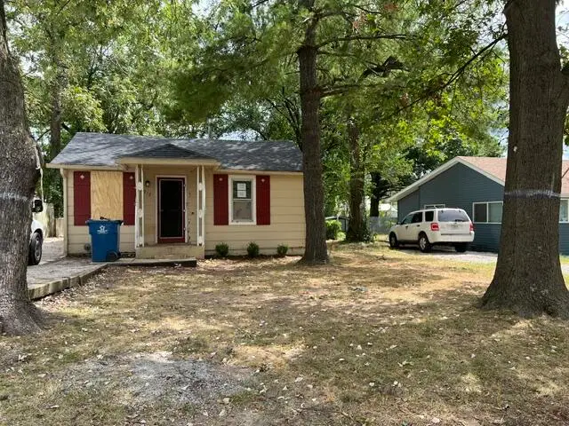 912 N Brown Avenue, Springfield, MO 65802 - #2