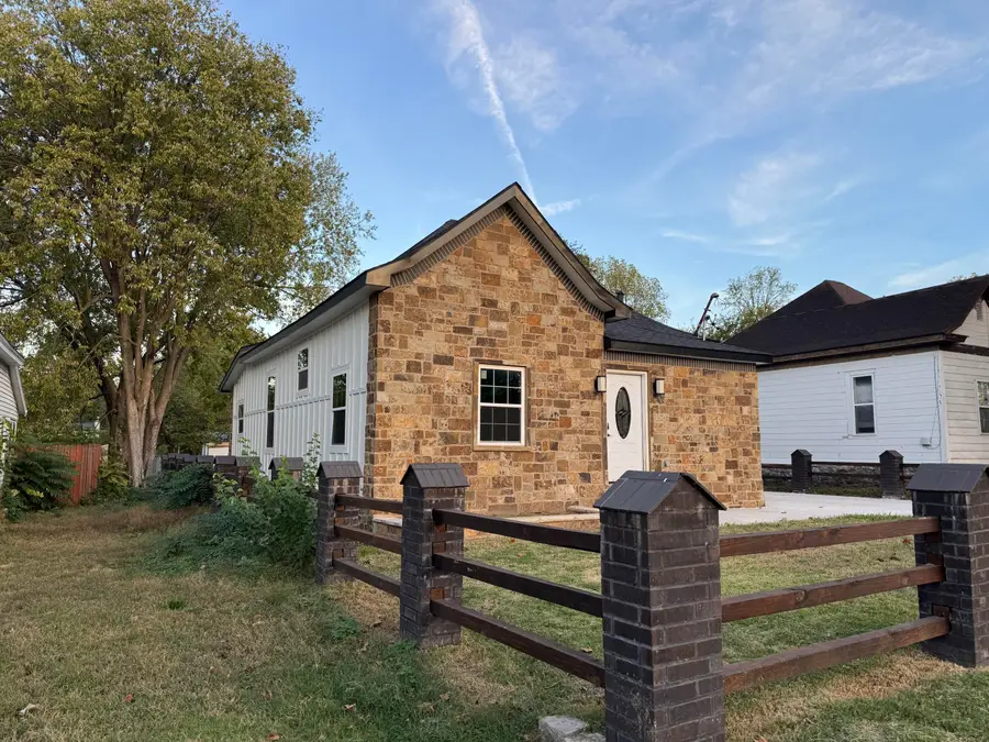 2450 N Lyon Avenue, Springfield, MO 65803 - #2