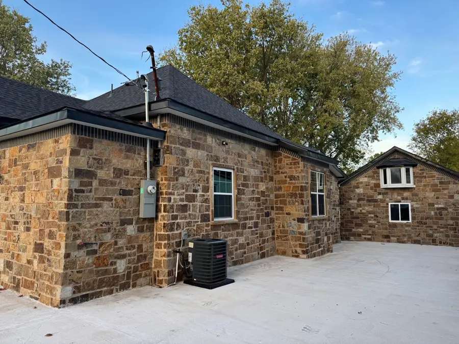 2450 N Lyon Avenue, Springfield, MO 65803 - #3