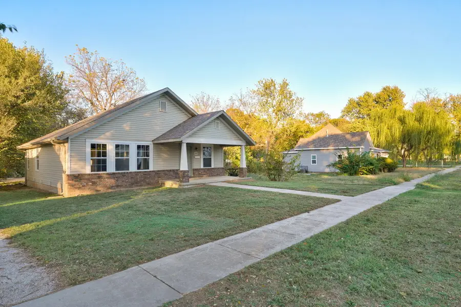 1417 W Thoman Street, Springfield, MO 65803 - #2
