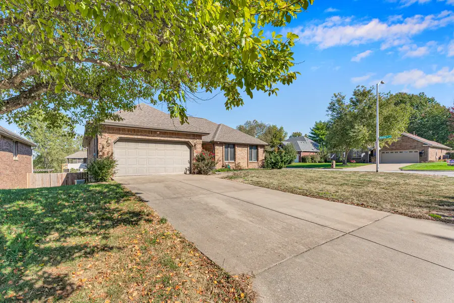 1385 W Evans Street, Springfield, MO 65810 - #2