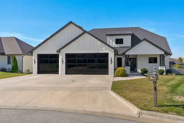1527 N Edgemont Circle, Springfield, MO 65802