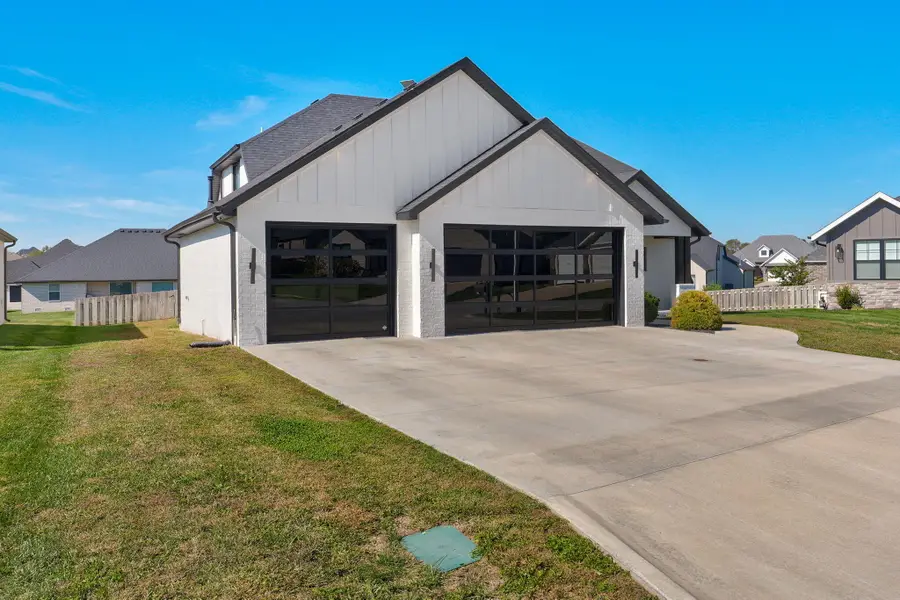 1527 N Edgemont Circle, Springfield, MO 65802 - #2