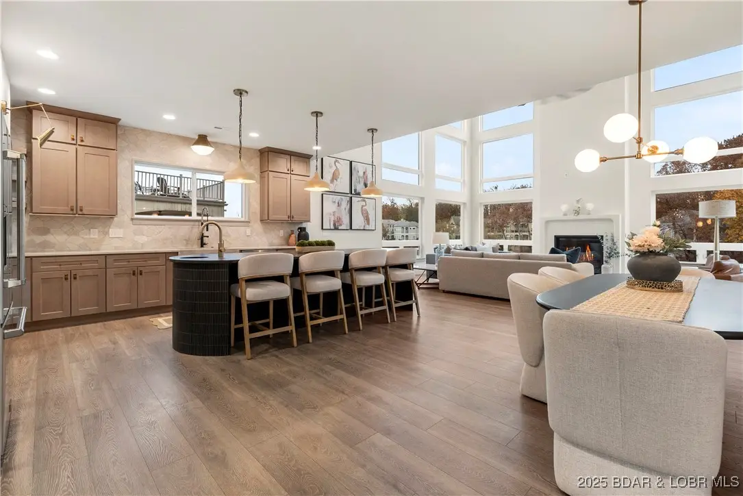 154 Via Cresta Drive, Sunrise Beach, MO 65079 - Image #1