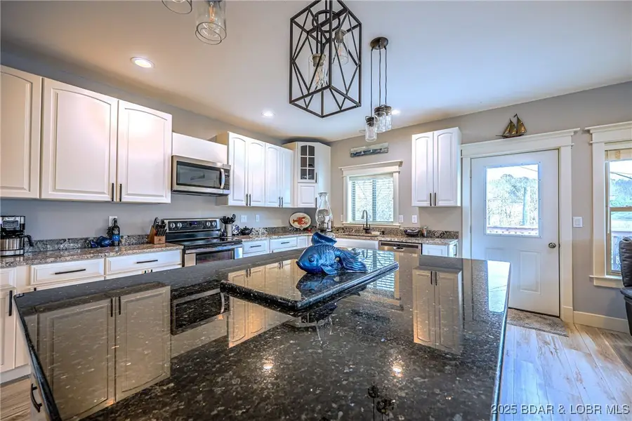 401 Putt N Bay Drive, Sunrise Beach, MO 65079 - Image #2