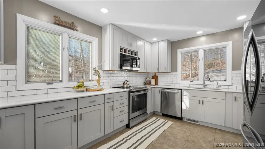 194 Woodhaven Circle, Lake Ozark, MO 65049 - Image #2