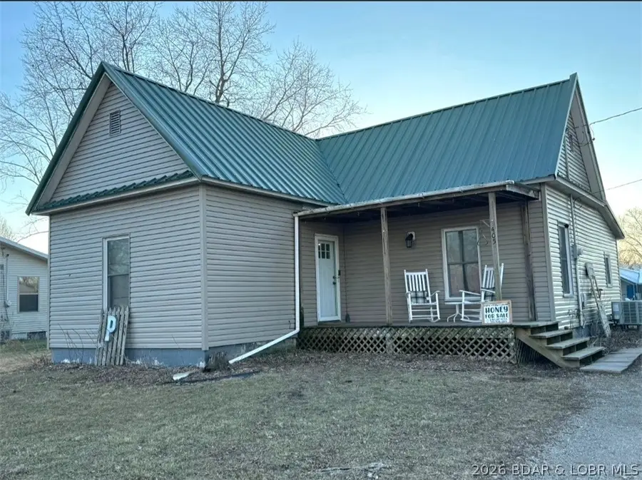 405 S Walnut Street, Versailles, MO 65084 - #2