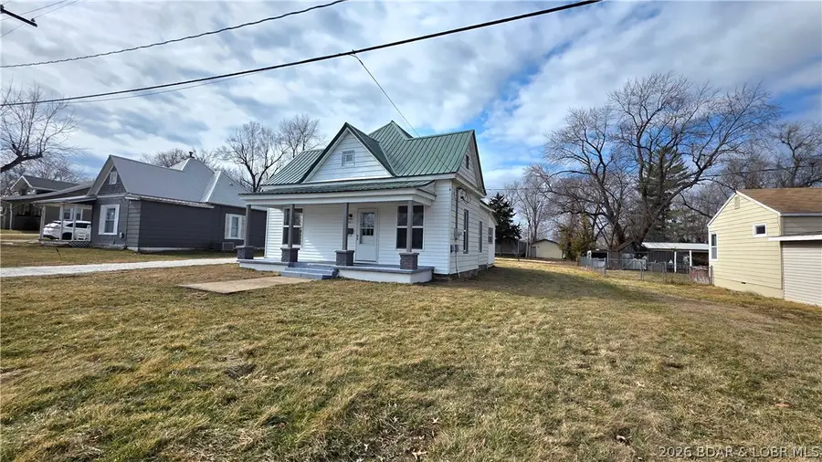 305 S Maple Street, Versailles, MO 65084 - #2