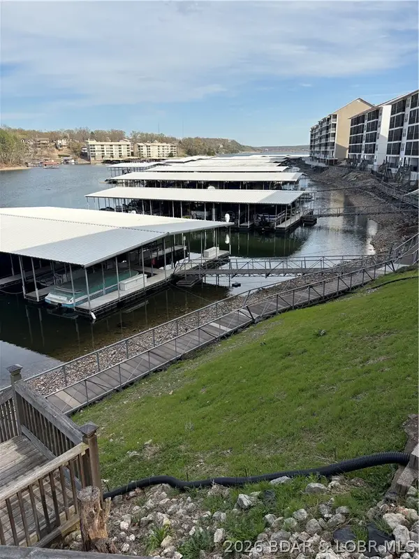 40 Lighthouse Landing #Bldg 2-202, Lake Ozark, MO 65049