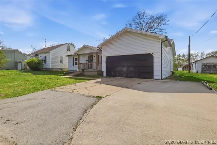 305 N Van Buren Street, Versailles, MO 65084 - #2