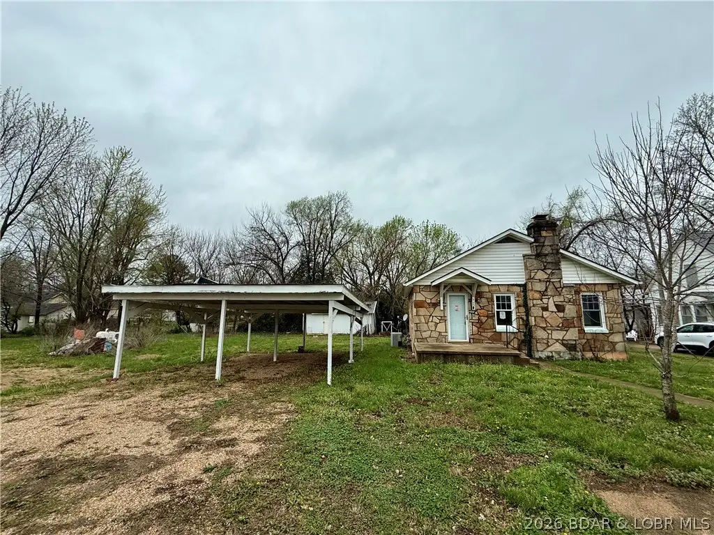 203 S Hunter St, Versailles, MO 65084 - #1