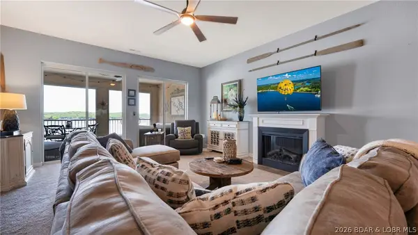 184 Plaza Gardens Ct #5E, Camdenton, MO 65020