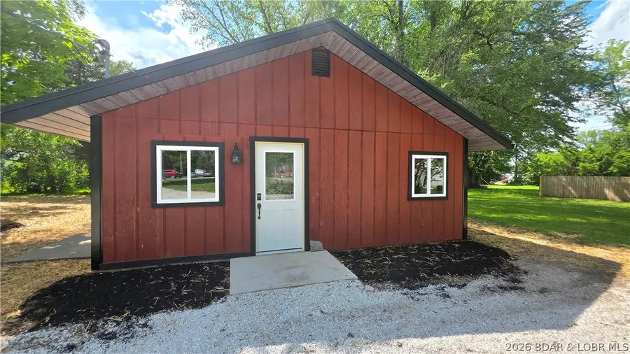 205 S Maple St, Versailles, MO 65084 - #2