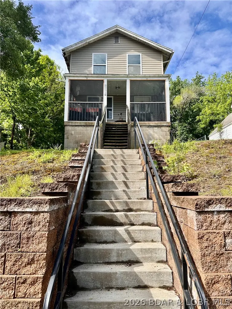1118 E. High Street, Jefferson City, MO 65101 - #1