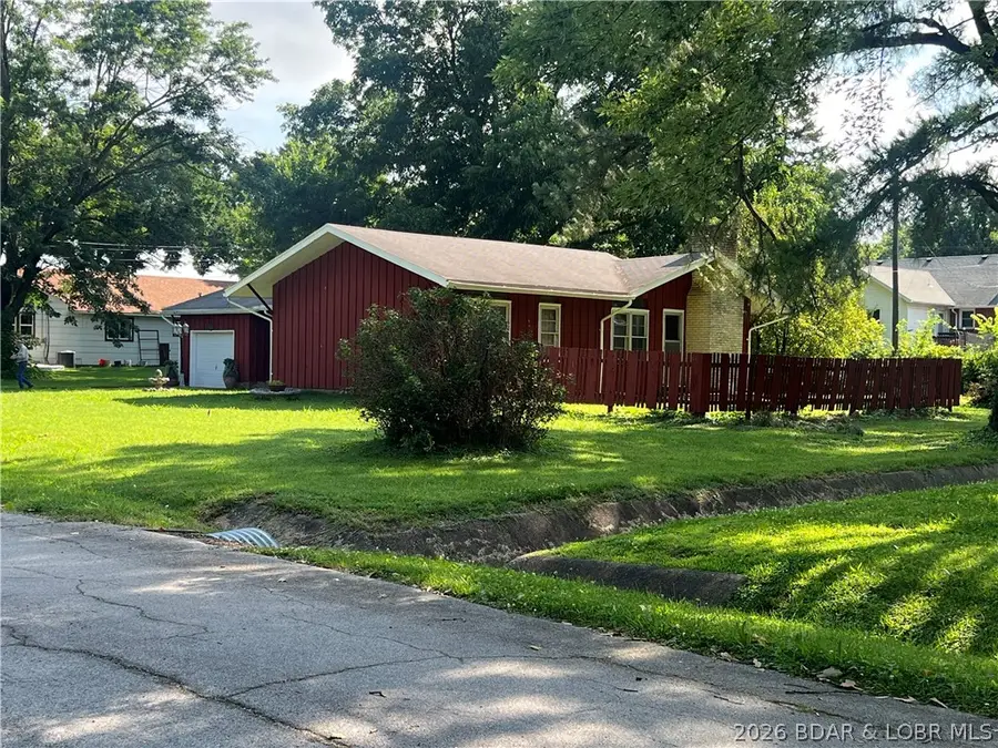 302 S Ross St, Versailles, MO 65084 - #2