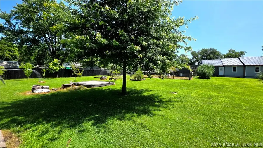 301 N Hunter St, Versailles, MO 65084 - #3