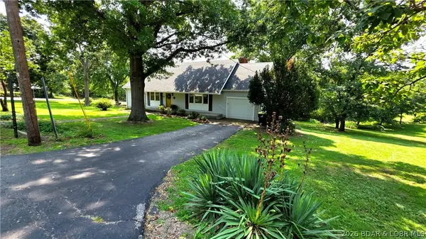600 E Mcnair St, Versailles, MO 65084