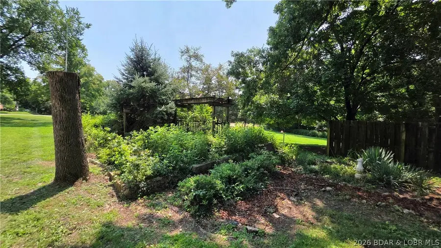 600 E Mcnair St, Versailles, MO 65084 - #3