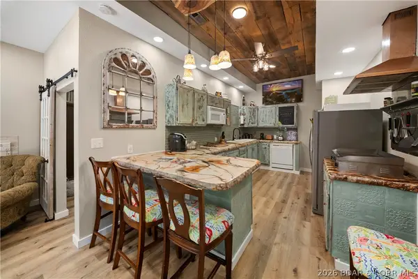 960 Spring Cove Road, Sunrise Beach, MO 65079
