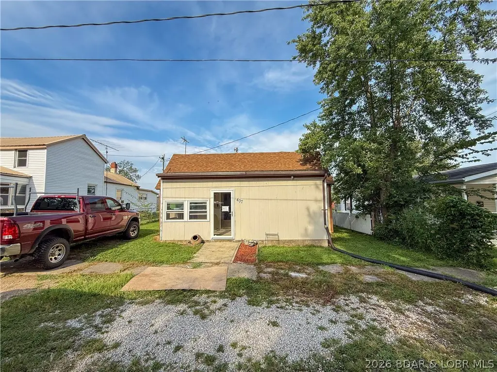 407 S Oak St, Versailles, MO 65084 - #1