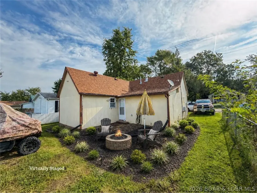 407 S Oak St, Versailles, MO 65084 - #2