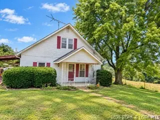 610 Old W Road, Versailles, MO 65084
