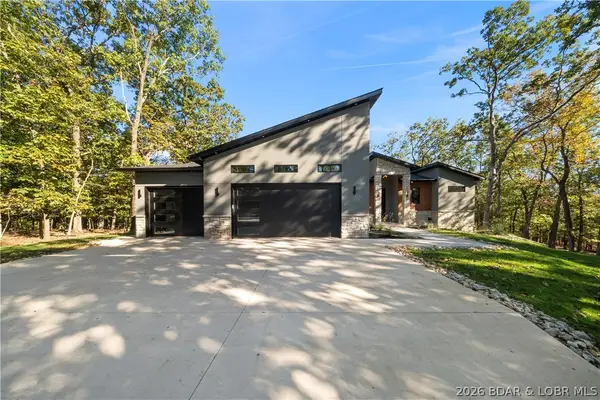 105 Fairoaks Lane, Sunrise Beach, MO 65079