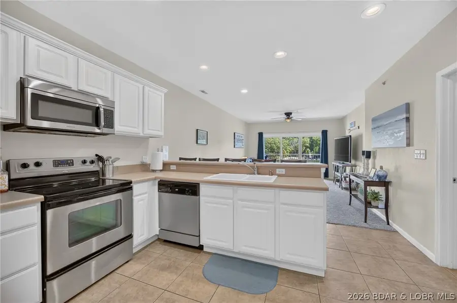 138 Oak Harbor Drive #2E, Camdenton, MO 65020 - #3