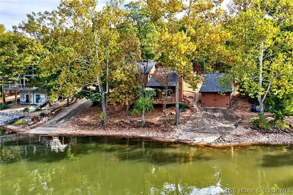 141 Fallen Oak Circle, Sunrise Beach, MO 65079