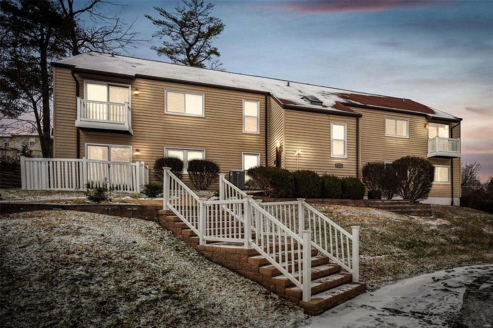 1307 Glendale Gardens Drive D, Glendale, MO 63122 BHGRE