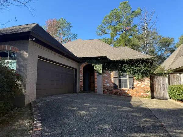 7 Golf Club Rd., Hattiesburg, MS 39402