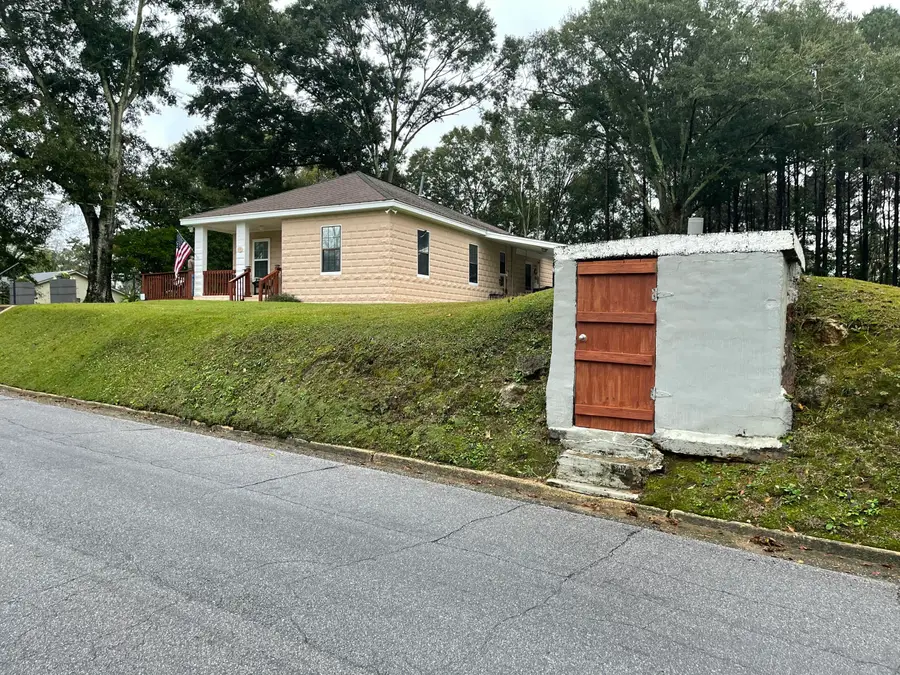 69 E 8th Ave., Bay Springs, MS 39422 - Image #2