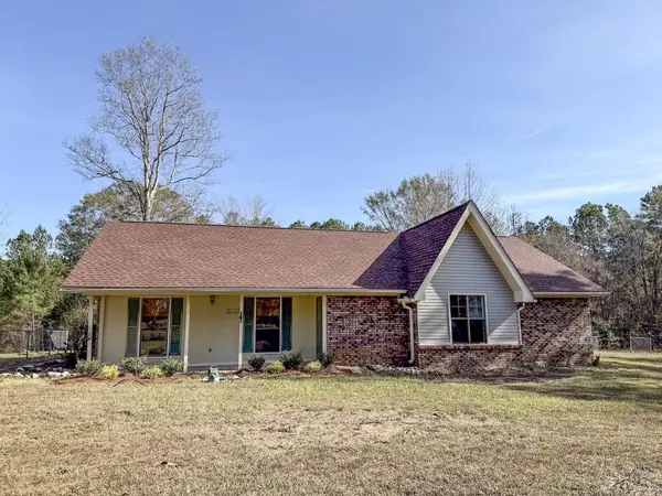 29 Country Dr., Petal, MS 39465