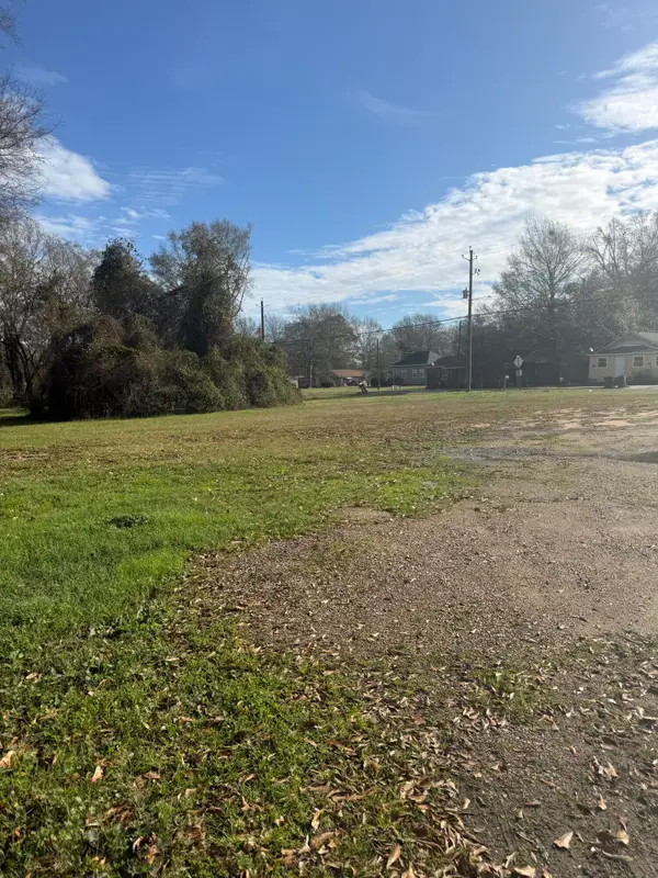 815 Country Club Rd., Hattiesburg, MS 39401