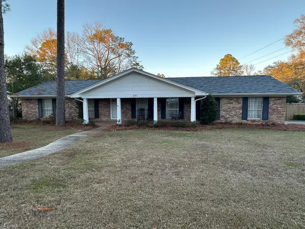 301 Beverly Ln., Hattiesburg, MS 39402