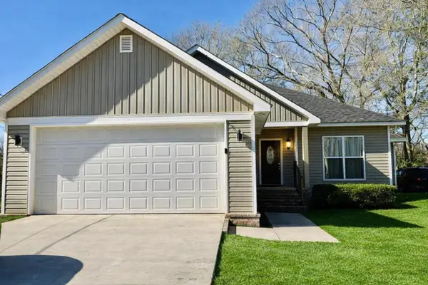 102 Smith St., Petal, MS 39465