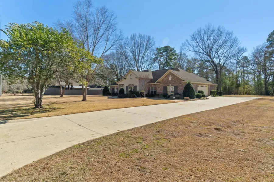 1609 Clearview Cir., Columbia, MS 39429 - #3