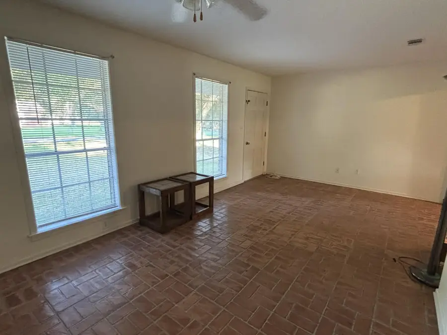 11 Kennon Ave., Laurel, MS 39443 - #3