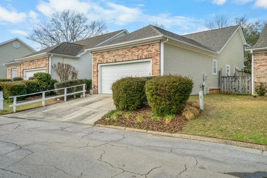 207 Georgetown Ln., Hattiesburg, MS 39402 - #3