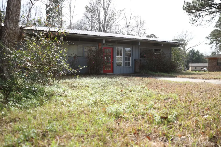 907 Maple Ave., Lumberton, MS 39455 - #2