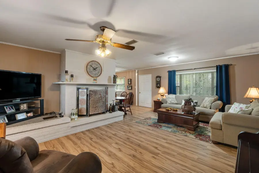 302 Blackwell St., Collins, MS 39428 - #2