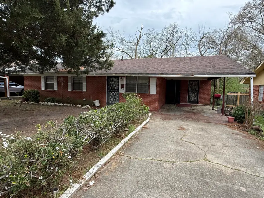 2205 Pearson Ave., Laurel, MS 39440 - #2