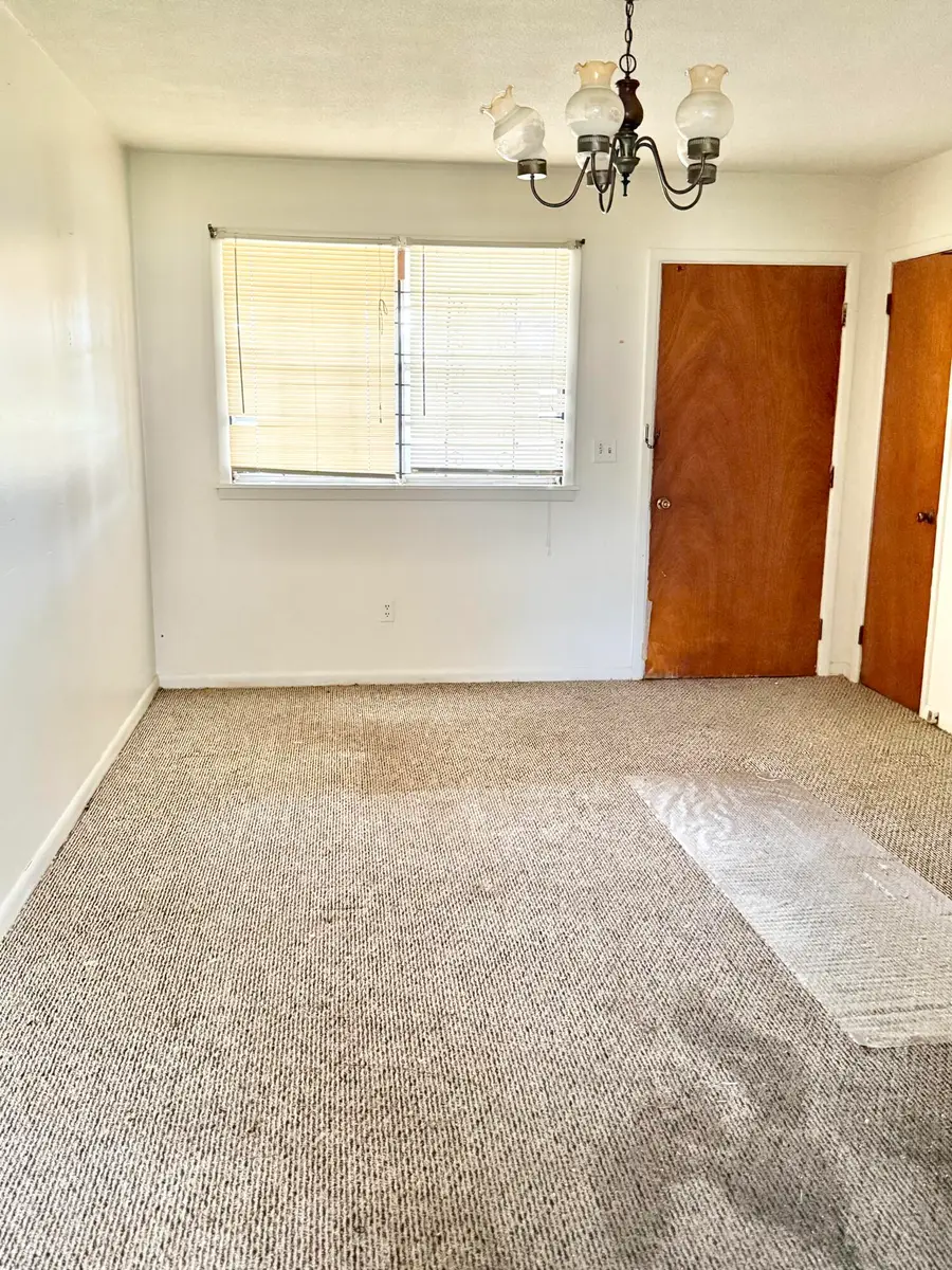 2205 Pearson Ave., Laurel, MS 39440 - #3