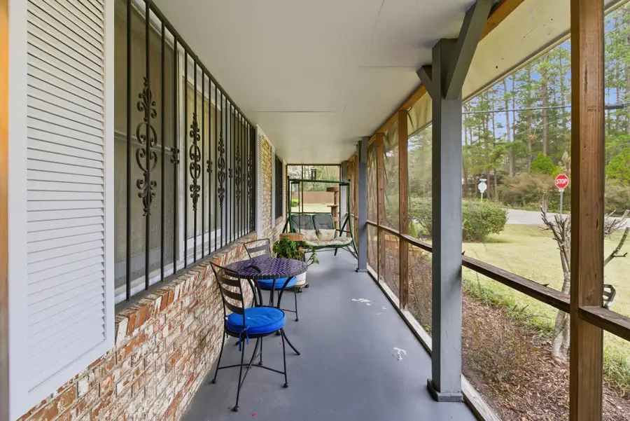 1113 Windsor Dr., Hattiesburg, MS 39402 - #3