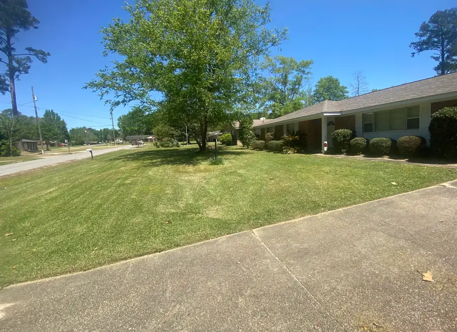 106 Springhill Dr., Hattiesburg, MS 39402 - #2