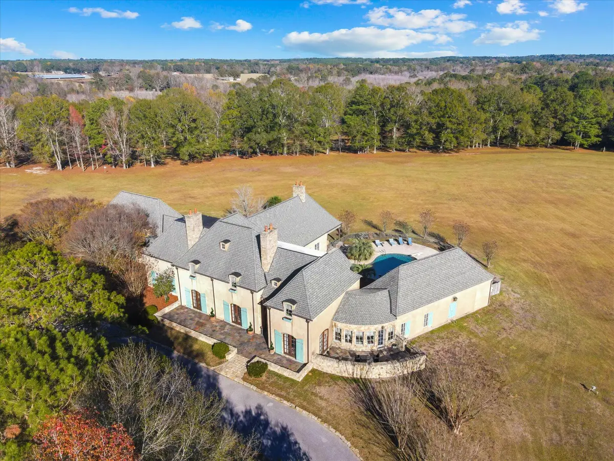 56 Lakeshore Dr., Laurel, MS 39443 - #1