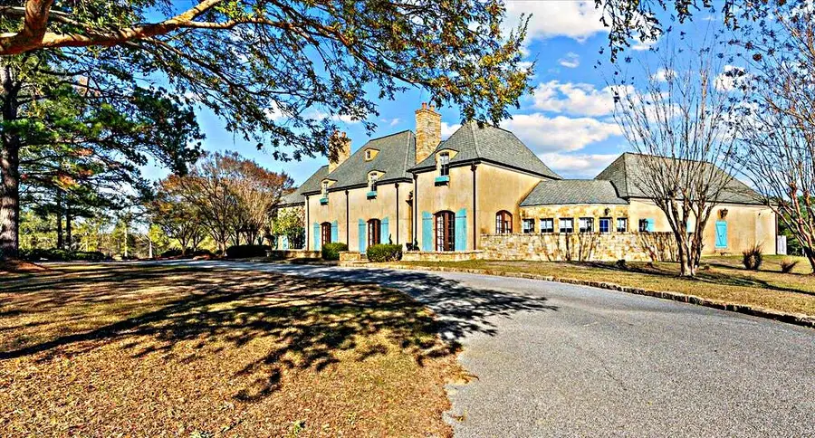 56 Lakeshore Dr., Laurel, MS 39443 - #2