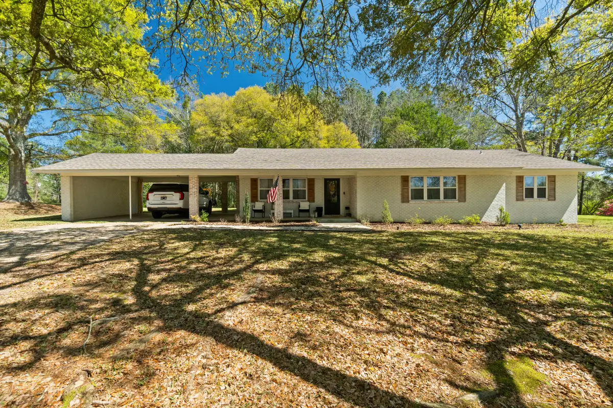 1086 Springhill, Laurel, MS 39443 - #1