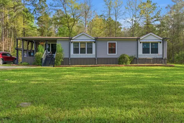 70 Page Dr., Moselle, MS 39459